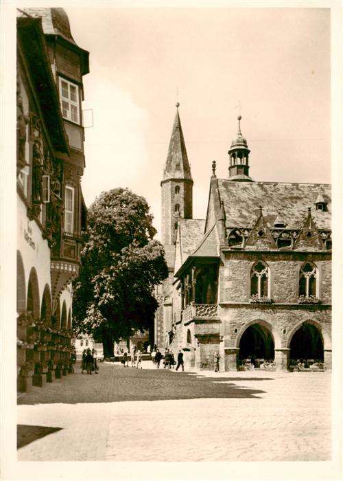 Goslar Rathaus Suedostecke mit Freitreppe und den Tuermen der Marktkiche mit Kai