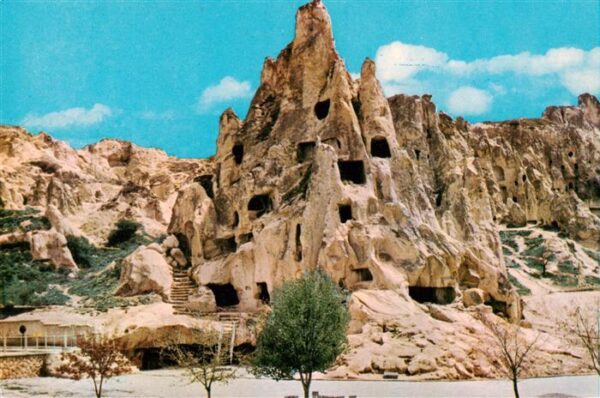 uerguep TK The first christians refuges into the rocks