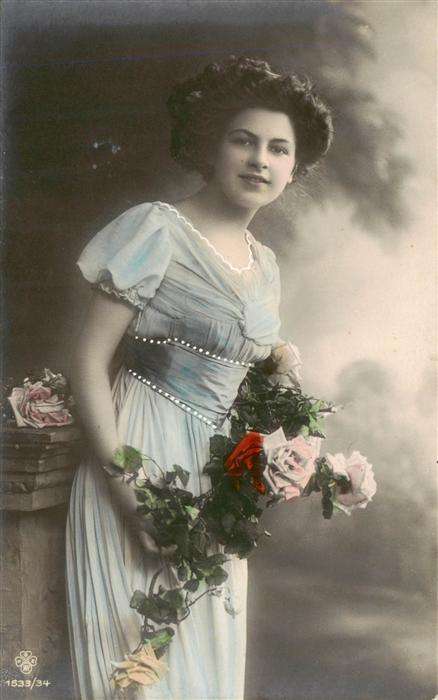 Foto RPH Nr. Nr. 1533/34 Frau Blumen Rosen