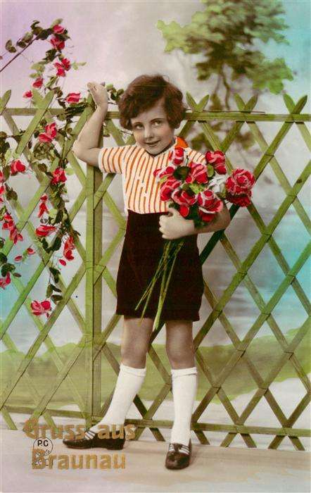 Foto PC Paris Nr. Nr. 2601 Gruss Braunau Kind Blumen