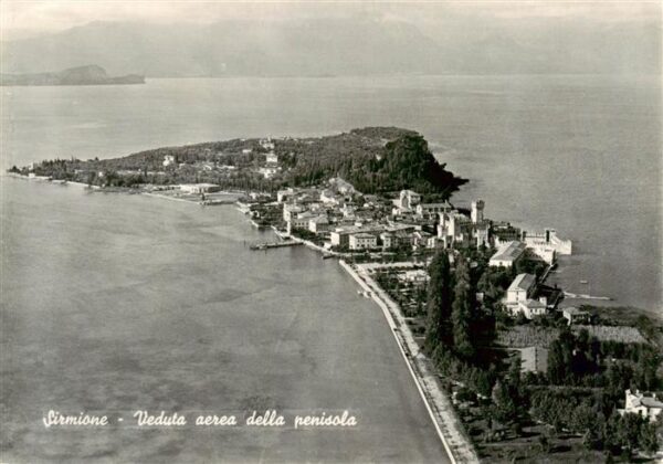 Sirmione Lago di Garda Veduta aerea della penisola