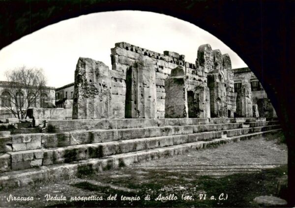 Siracusa Syrakus Sicilia Veduta prospettica del tempio di Apollo