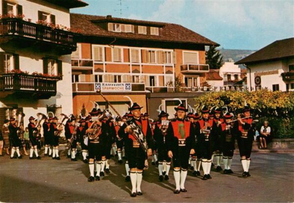 Algund Merano Suedtirol IT Musikkapelle Algund in Festtracht