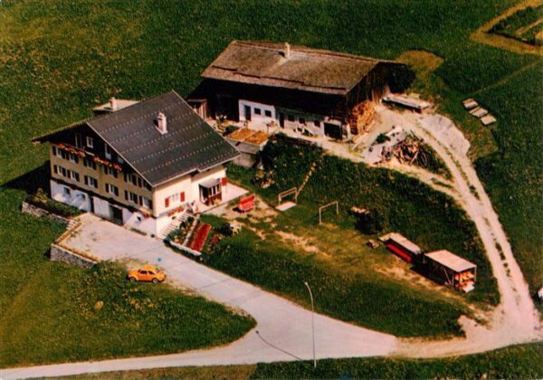 Kloesterle Vorarlberg Bauernhof Fliegeraufnahme