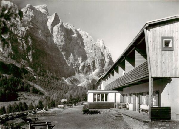Mauthen Koetschach-Mauthen Kaernten AT Untere Valentinalpe Kellerwand Ploeckenge