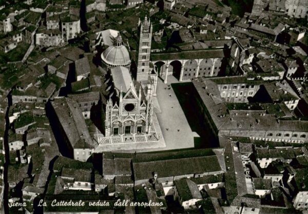 Siena Toscana IT La Cattedrale veduta dall aeroplano