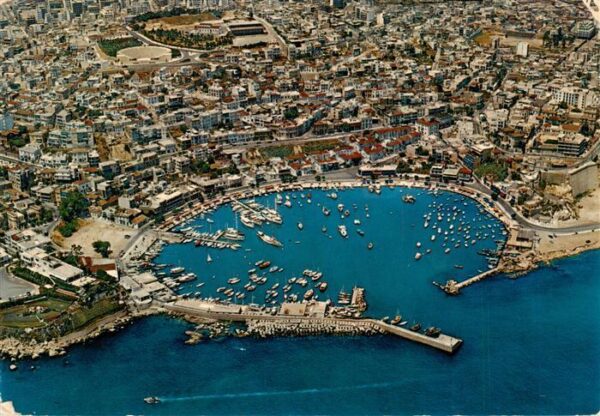 Piraeus Hafen Cumunduru mit Stadtansicht Fliegeraufnahme