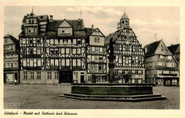 Butzbach Markt mit Rathaus und Brunnen