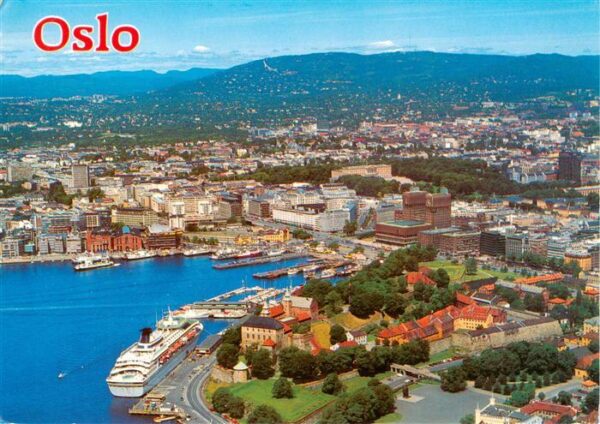 Oslo  Norge Fliegeraufnahme Akershus Festning og Radhuset