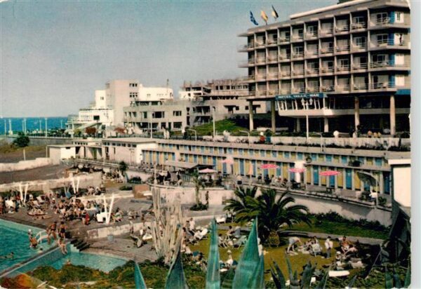 Puerto-de-la-Cruz Tenerife ES Avenida de Cristobal Colon