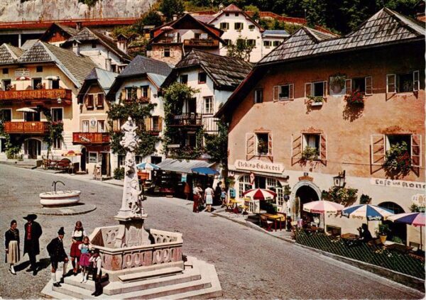 Hallstatt Oberoesterreich AT Marktplatz Brunnen