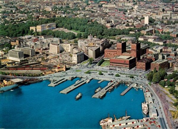Oslo  Norge Aerial View of the town with the harbour and Oslo City Hall