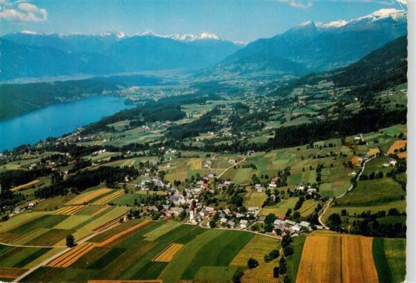 Obermillstatt Kaernten AT Fliegeraufnahme mit Millstaettersee