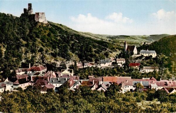 Senftenberg Kremstal Niederoesterreich AT Panorama mit Burgruine