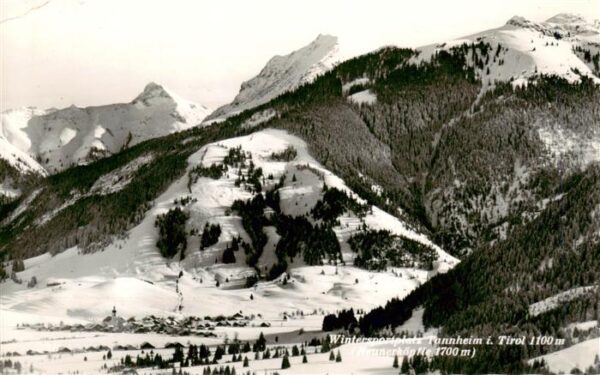 Tannheim Tirol AT mit Neunerkoepfle