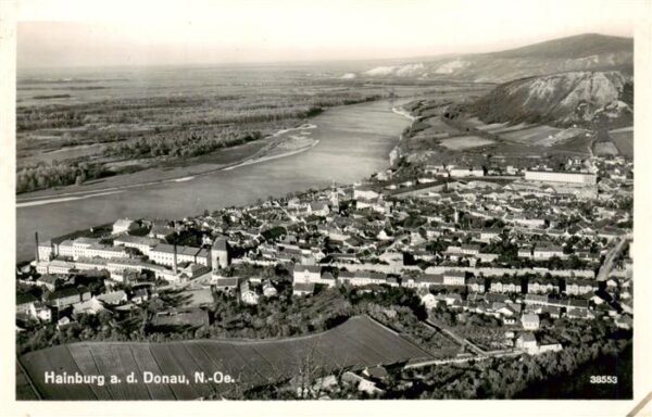 Hainburg Donau Niederoesterreich AT Fliegeraufnahme