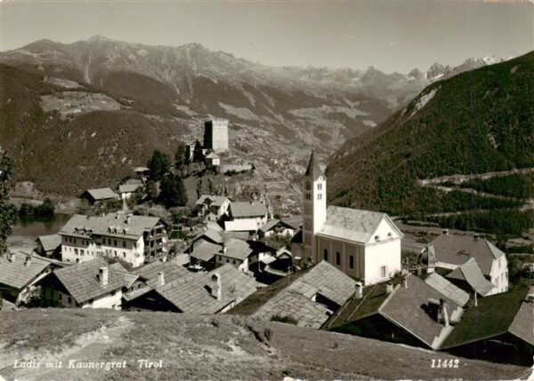 Ladis Tirol AT mit Kaunergrat Kirche und Schloss