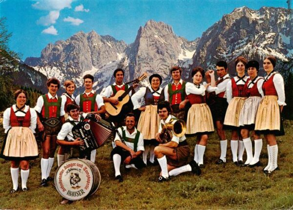 St Johann Ahrntal Suedtirol IT Trachtengruppe Hans Hauser