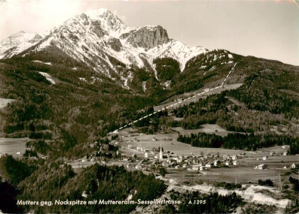 Mutters Tirol AT mit Nockspitze Muttereralm Sessellifttrasse