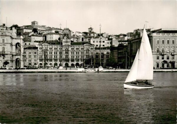 Trieste Triest IT Scorcio panoramico dal mare