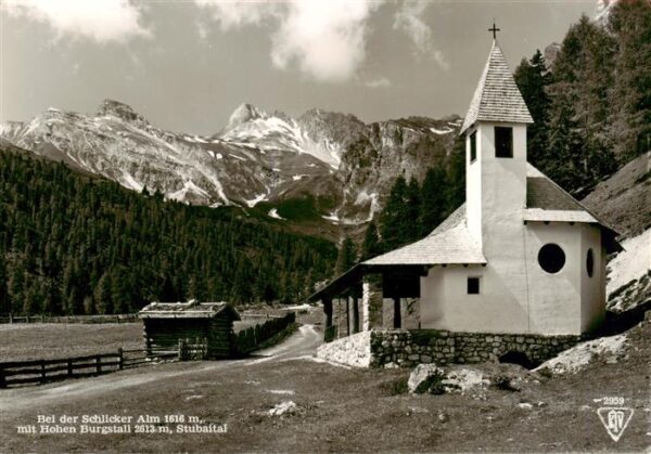 Stubaital Tirol AT Bei der Schlicker Alm mit Hohen Burgstall Kapelle