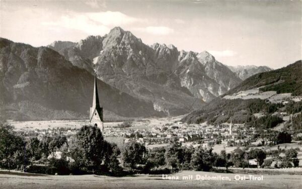 Lienz  Tirol AT Panorama mit Dolomiten