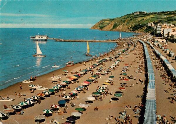 Gabicce Mare IT La Spiaggia con il Monte
