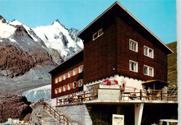 Grossglockner 3798m Kaernten AT Karl Volkerthaus mit Pasterze und Grossglockner