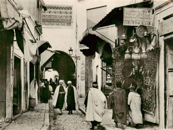 Tunis Tunesie Une vue de la Rue de l'Eglise