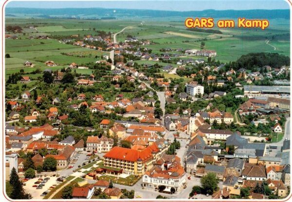 Gars Kamptal Niederoesterreich AT Fliegeraufnahme mit Gertrudikirche und Ruine B