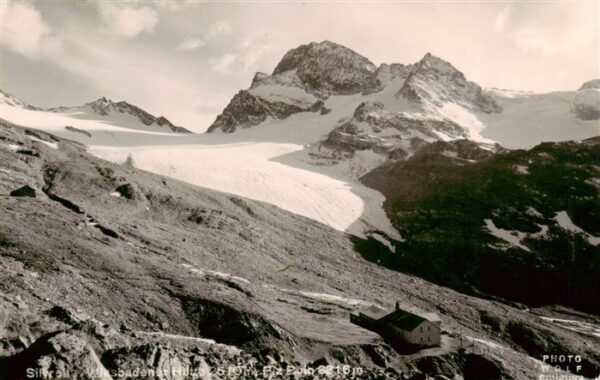 Wiesbadener Huette 3316m Wiesbadnerhuette Montafon AT Panorama mit Piz Buin
