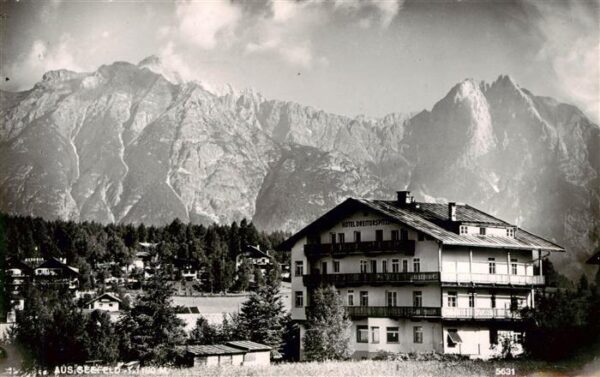 Seefeld Tirol Panorama mit Hotel Dreitorspitze