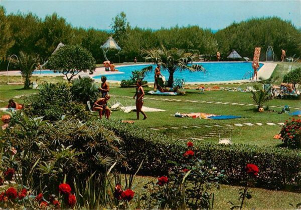 Bahia de Alcudia Mallorca ES Hotel Playa Esperanza Liegewiese Pool