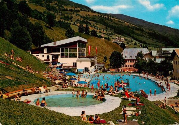Saalbach -Hinterglemm AT Hallenbad und Freibad mit Minigolfplatz