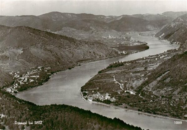 Spitz Donau Niederoesterreich AT Fliegeraufnahme