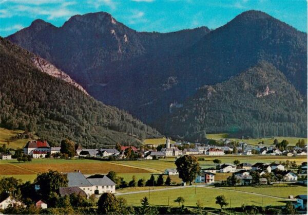 Scharnstein AT Almtal Blick auf Schloss und Burgruine Scharnstein