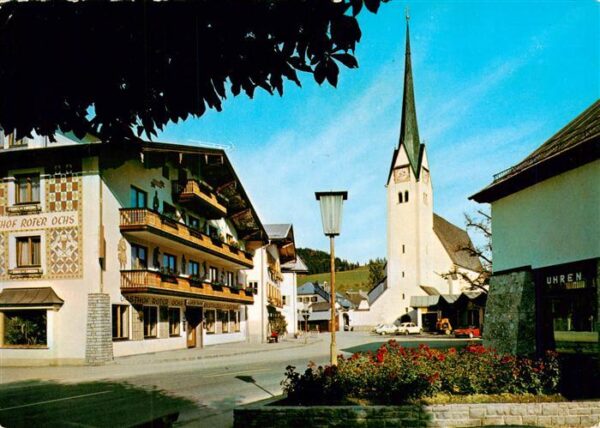 Abtenau AT Ortspartie mit Kirche