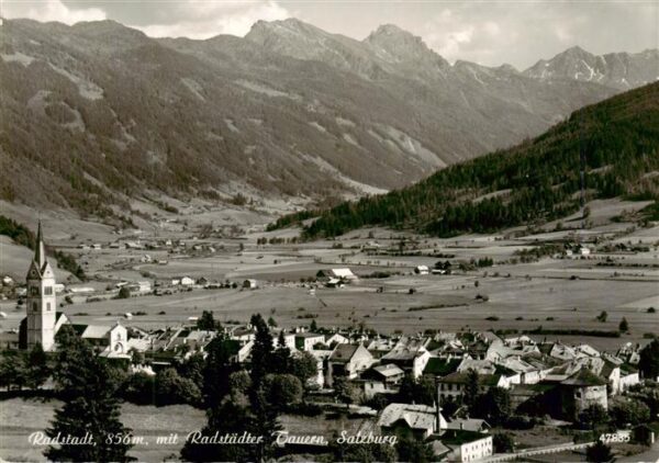 Radstadt AT Panorama mit Radstaedter Tauern