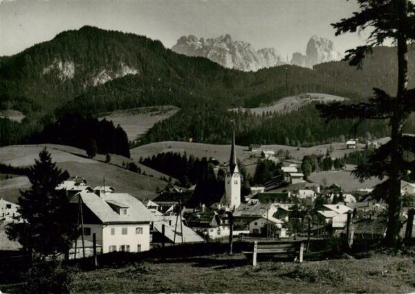 Abtenau AT mit Gosaukamm und Bischofsmuetze
