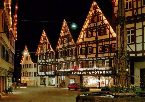 Bad Urach Gabelbeleuchtung am Marktbrunnen