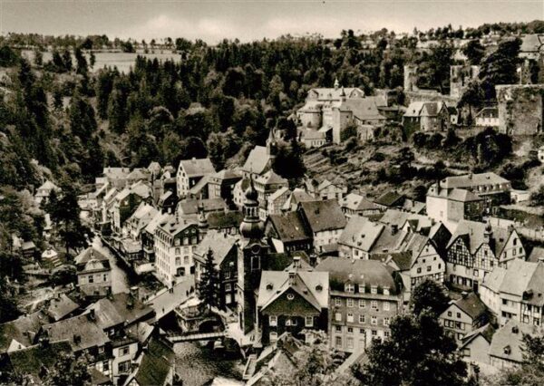 Monschau Stadtansicht mit Burg Die Perle der Nordeifel