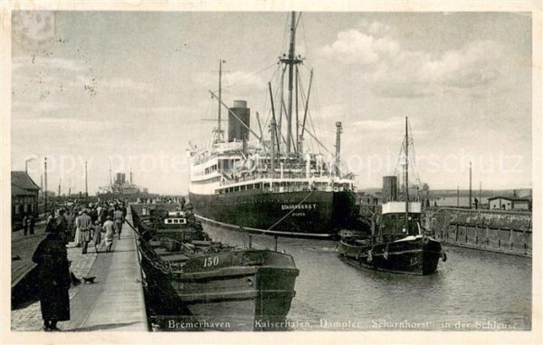 Bremerhaven Kaiserhafen Dampfer Scharnhorst in der Schleuse