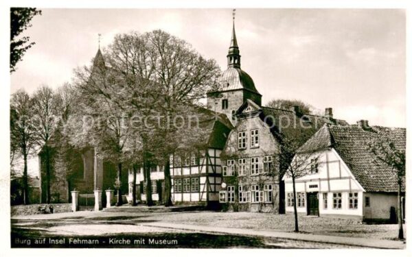 Fehmarn Kirche und Museum Fachwerkhaeuser