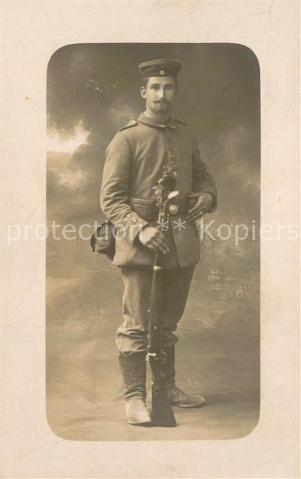 Fulda Soldat mit Gewehr und einer Rose im Lauf