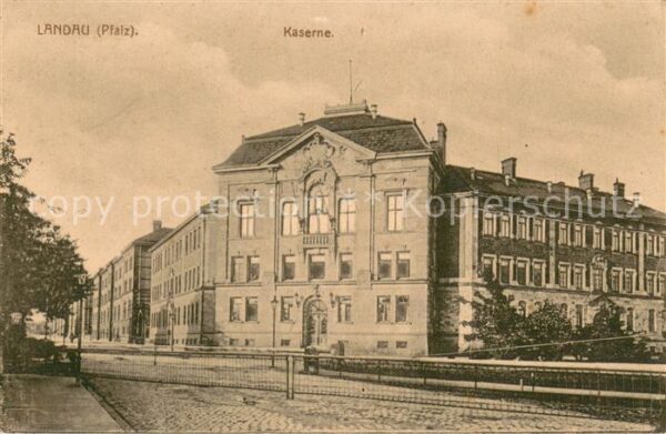 Landau  Pfalz Kaserne mit Bahnuebergang