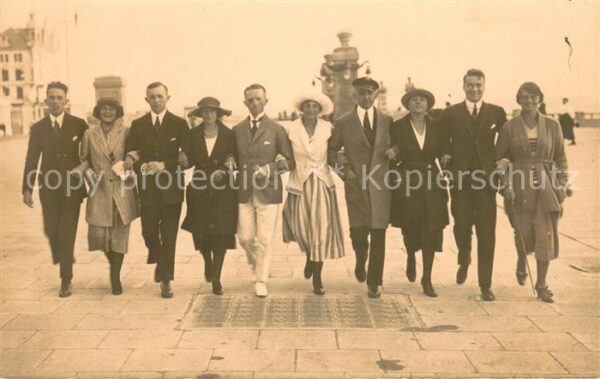 Borkum Gruppenfoto Maenner und Frauen