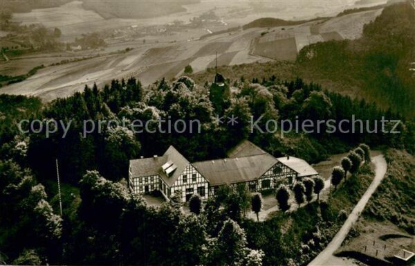 Eversberg Jahnhalle und Burgruine Fliegeraufnahme