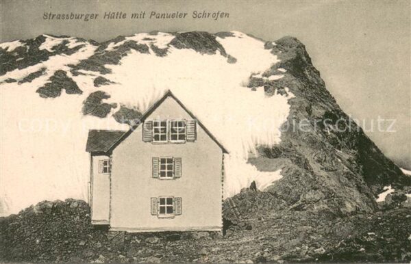 Strassburgerhuette mit Panueler Schrofen