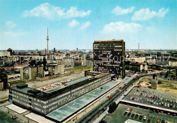 Berlin Springer Haus mit Ostberliner Fernsehturm