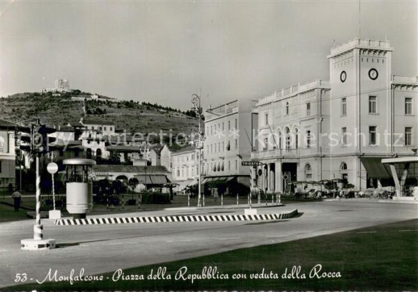 Monfalcone Piazza della Repubblica con veduta della Rocca